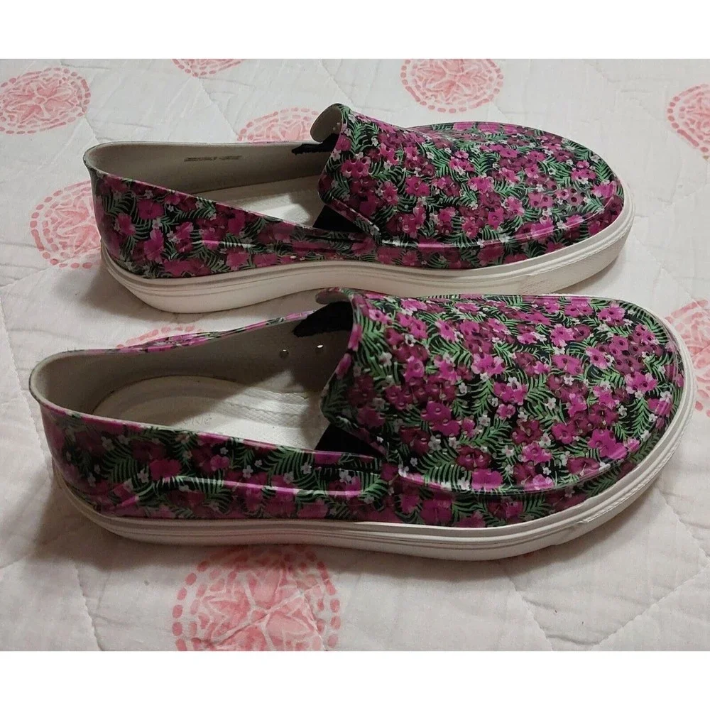 crocs kids Size 9M,floral, Comfort, Excellent Condiction.